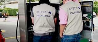 Confira como é realizada uma blitz do IPEM contra fraudes nos postos. Assista!