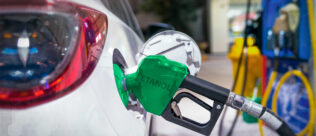 Mais etanol e biodiesel nos combustíveis: especialista alerta que, sem fiscalização adequada, a concorrência desleal pode aumentar