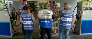 Agentes encontram irregularidades em postos de combustíveis do Rio