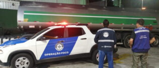 Operação apreende 35 mil litros de gasolina descarregados ilegalmente em Caxias (RJ)