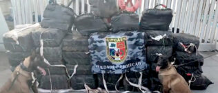 Polícia apreende 1,6 tonelada de drogas em embarcações que transportavam petróleo no Amazonas