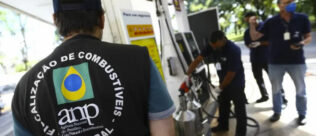 ANP autua postos no estado do Rio por fraudes de qualidade na gasolina e etanol, entre outras irregularidades