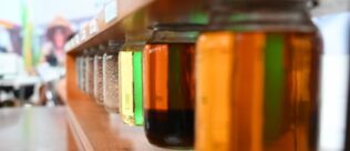 Distribuidoras desonestas driblam a lei e oferecem aos clientes diesel sem a mistura obrigatória de biodiesel