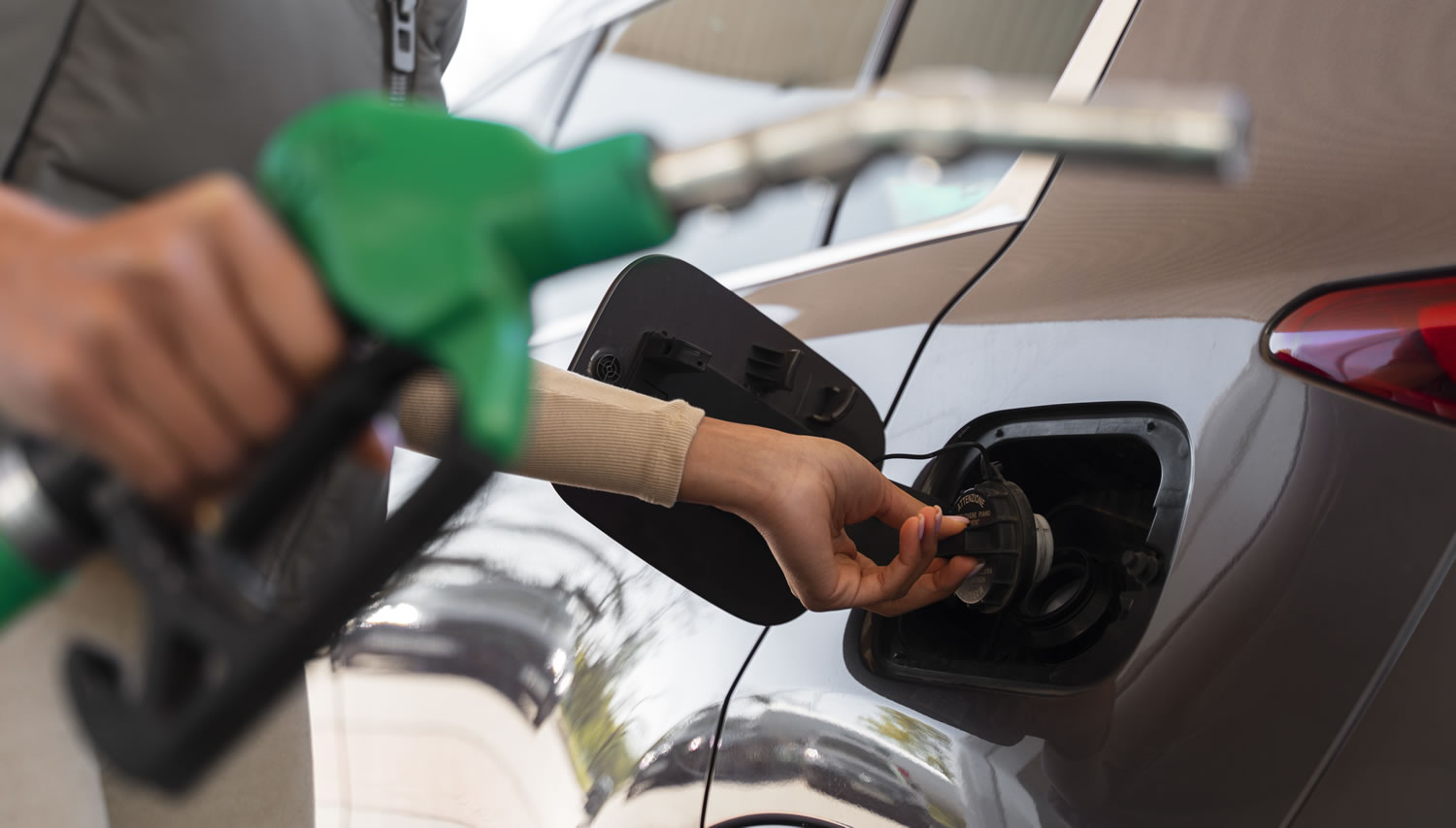 Força-tarefa fiscaliza postos no interior do Rio e flagra estabelecimento que vendia gasolina com 92% de etanol