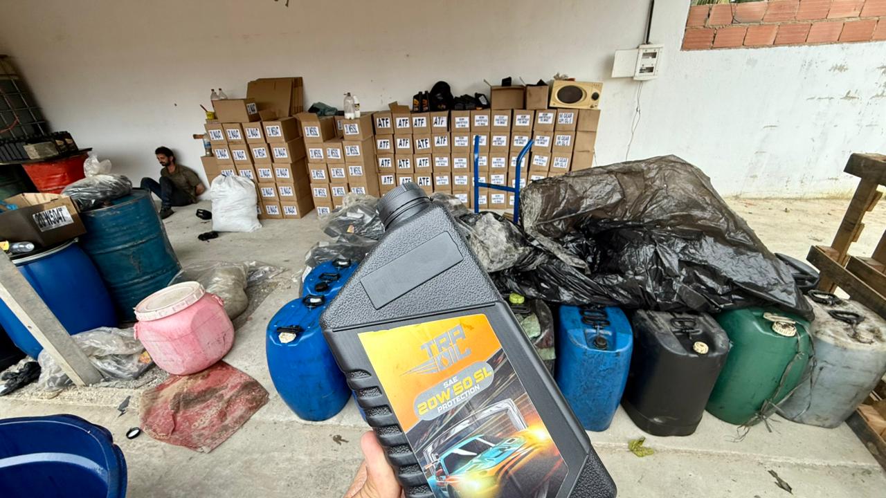 Ações da Operação Foco no Rio de Janeiro desmantelam fábrica clandestina de lubrificantes e apreende mais de 50 mil litros de combustíveis irregulares. Assista ao vídeo!