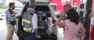 Polícia de São Paulo identifica postos de combustíveis que usavam metanol em esquema de falsificação. Fraude tem ligação com casos de bebidas adulteradas