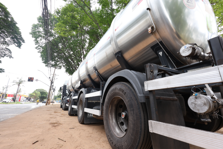Agentes do fisco de Goiânia interceptam carga irregular de óleo para lubrificantes