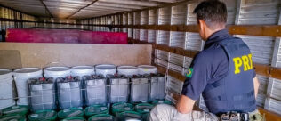 PRF apreende carga de óleo lubrificante avaliada em R$ 470 mil na BR-364 em Mato Grosso