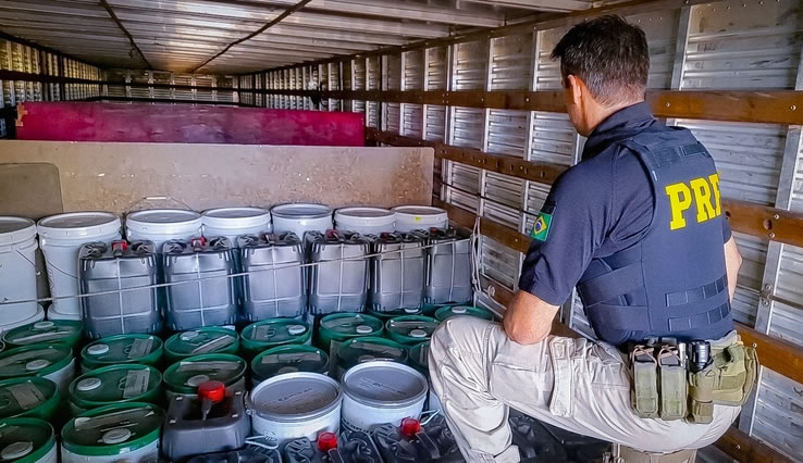 PRF apreende carga de óleo lubrificante avaliada em R$ 470 mil na BR-364 em Mato Grosso