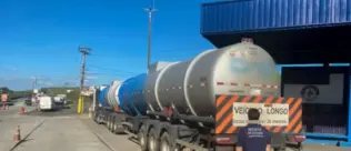 Receita estadual autua empresa por transporte irregular de 124 mil litros etanol no Rio de Janeiro